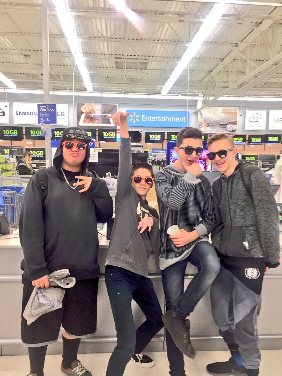 MrsChadusky's tweet photo. Meet the #BoostBoyz @Walmart -Clinton, UT. They're Showing some π4 #Boostmobile #BoostDays #BoostinitUp @BigNealC https://t.co/MOL2zp5Xqc