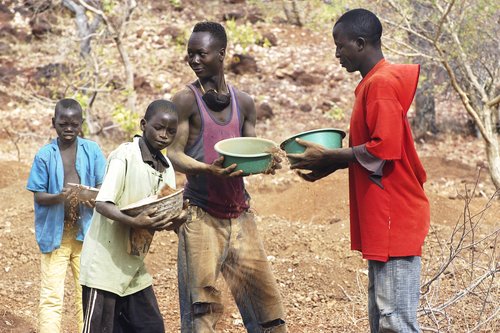theGEF's tweet photo. .@theGEF &amp; @UNIDO are cleaning up artisanal gold mining in #BurkinaFaso, where #mercury use is the highest in AFR: https://t.co/0xXT3WZQ6U https://t.co/WLglEioAqQ
