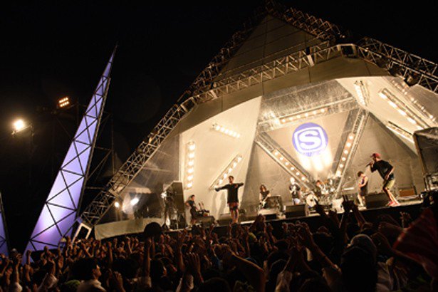 or_staff's tweet photo. ORANGE RANGEが出演した #SLS2016 の特別番組が地上波フジテレビにてOA決定!
4/8(土) 27:45〜28:40
「SPACE SHOWER SWEET LOVE SHOWER 2016 フジテレビ ver.」
https://t.co/SZQzfwUHM1 https://t.co/UtQlEoy4Q8