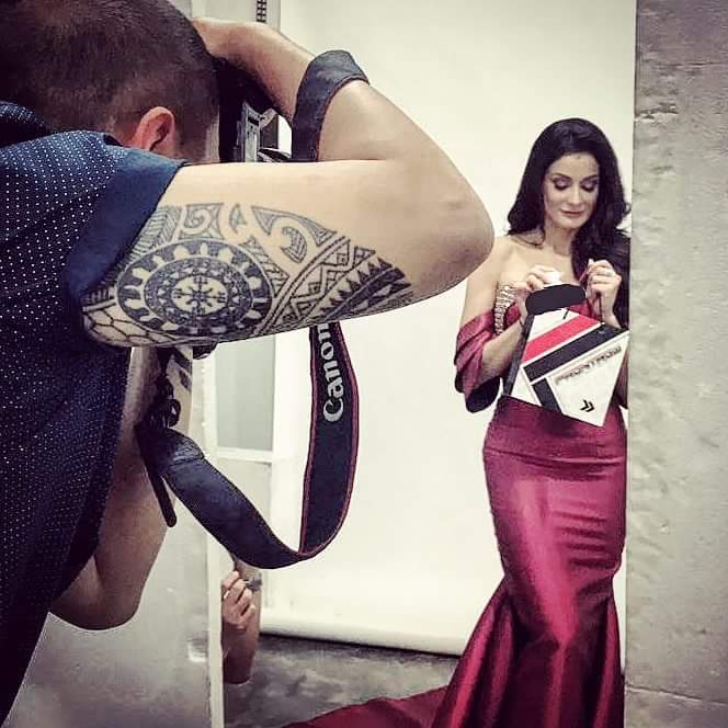 emilabiera02's tweet photo. Try to look this awesome time shooting Ms. Dayanara Torres @dayanarapr Ms. Universe 1993!. 👑🌍☺️
#Frontrow 
#FrontrowLife 
#fornewproducts https://t.co/FBmJsJl2KT
