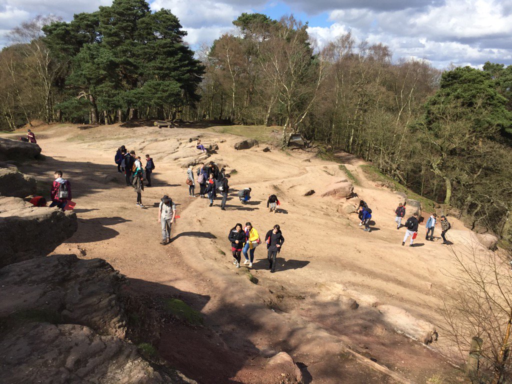 GeologyCross's tweet photo. Students throwing themselves enthusiastically into the search for malachite !! @peteloader1 #stormypoint https://t.co/67XgmllKKM