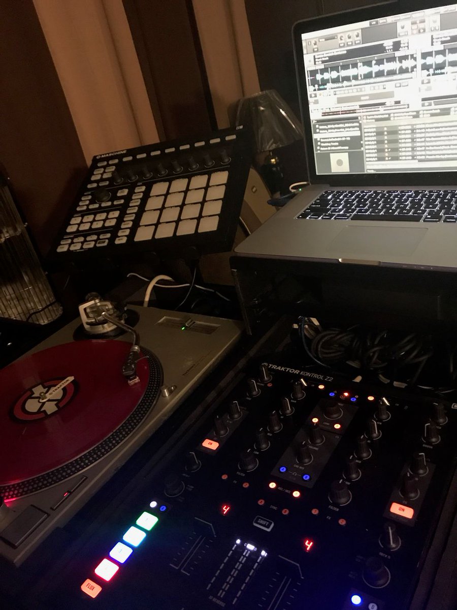 djchuckclasik's tweet photo. #RecordMode https://t.co/pfOxQzHbxk