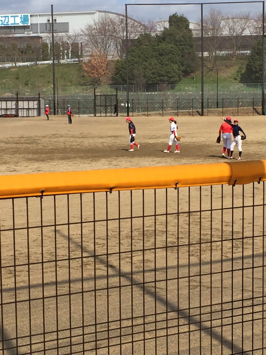 PA_girlsyakyu's tweet photo. 今日は枚方で練習です。
まもなく高校へ進学する6人の先輩が参加しての練習もの今日、明日の2日のみ。
楽しそうな声もちょっぴり寂しさを感じます。
でも体験の方も4人迎えて和気あいあいといつものピュアらしさ全開で頑張ってます(#^.^#) https://t.co/Yf5tgcb9zg