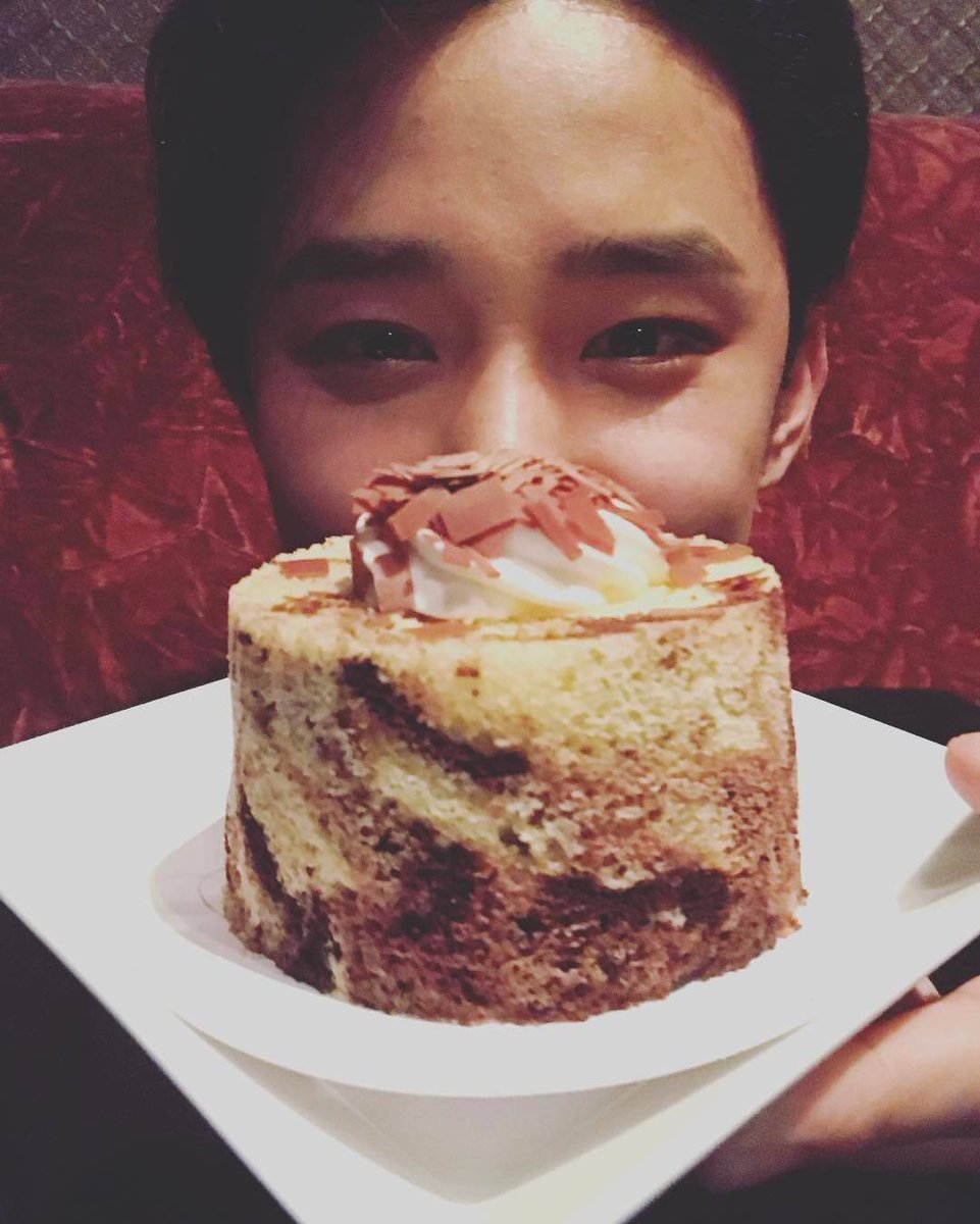 flighttoseoul's tweet photo. 170331 Jaejin's Weibo
#Everyone #Please #Eat #Thiscake https://t.co/GD1c7oHZci