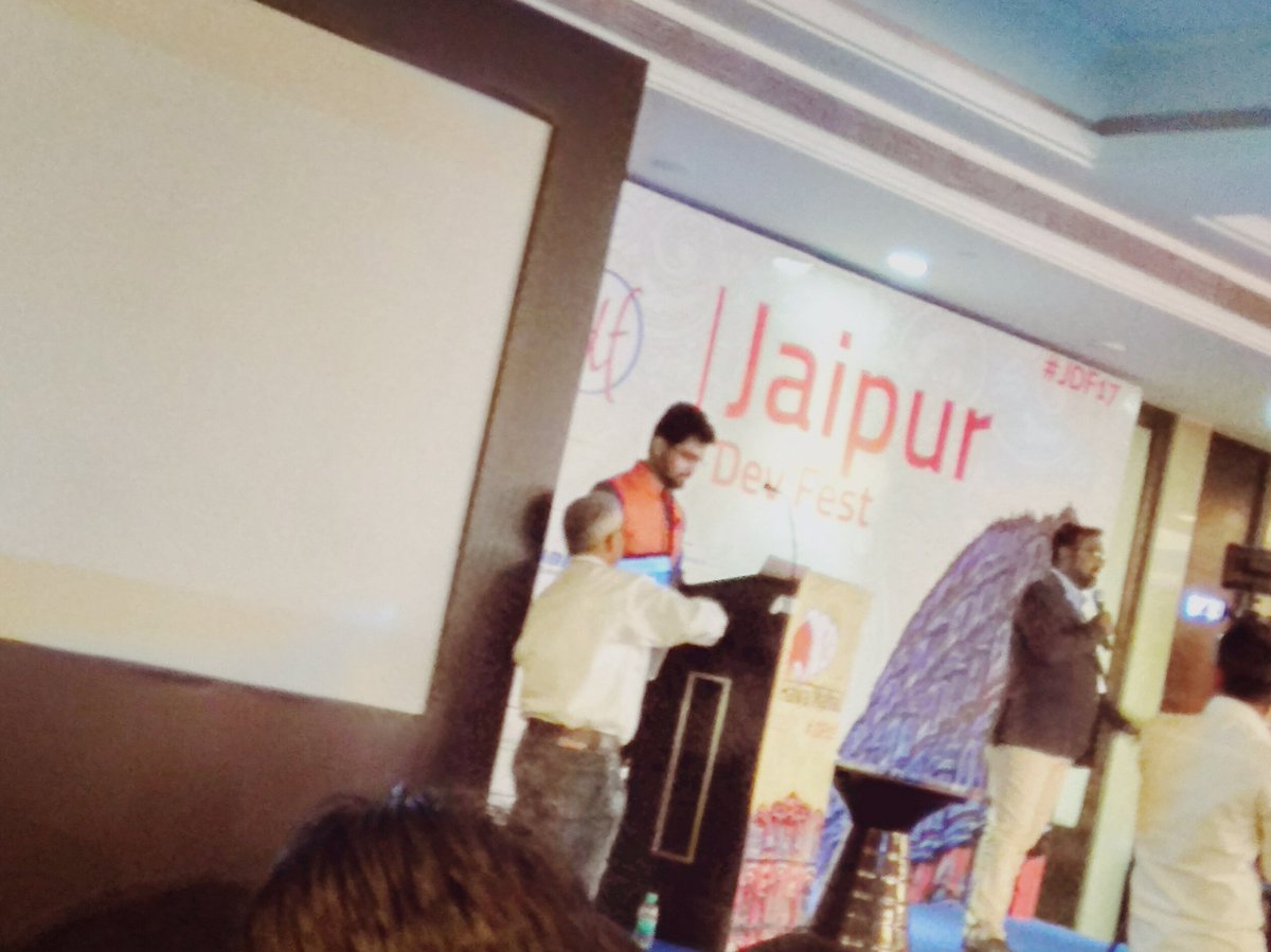 nikhil_trekker's tweet image. Interested in #salesforcecertifications ? Listen to the awesome @shivakumar @jaipurdevfest #JDF17 !!