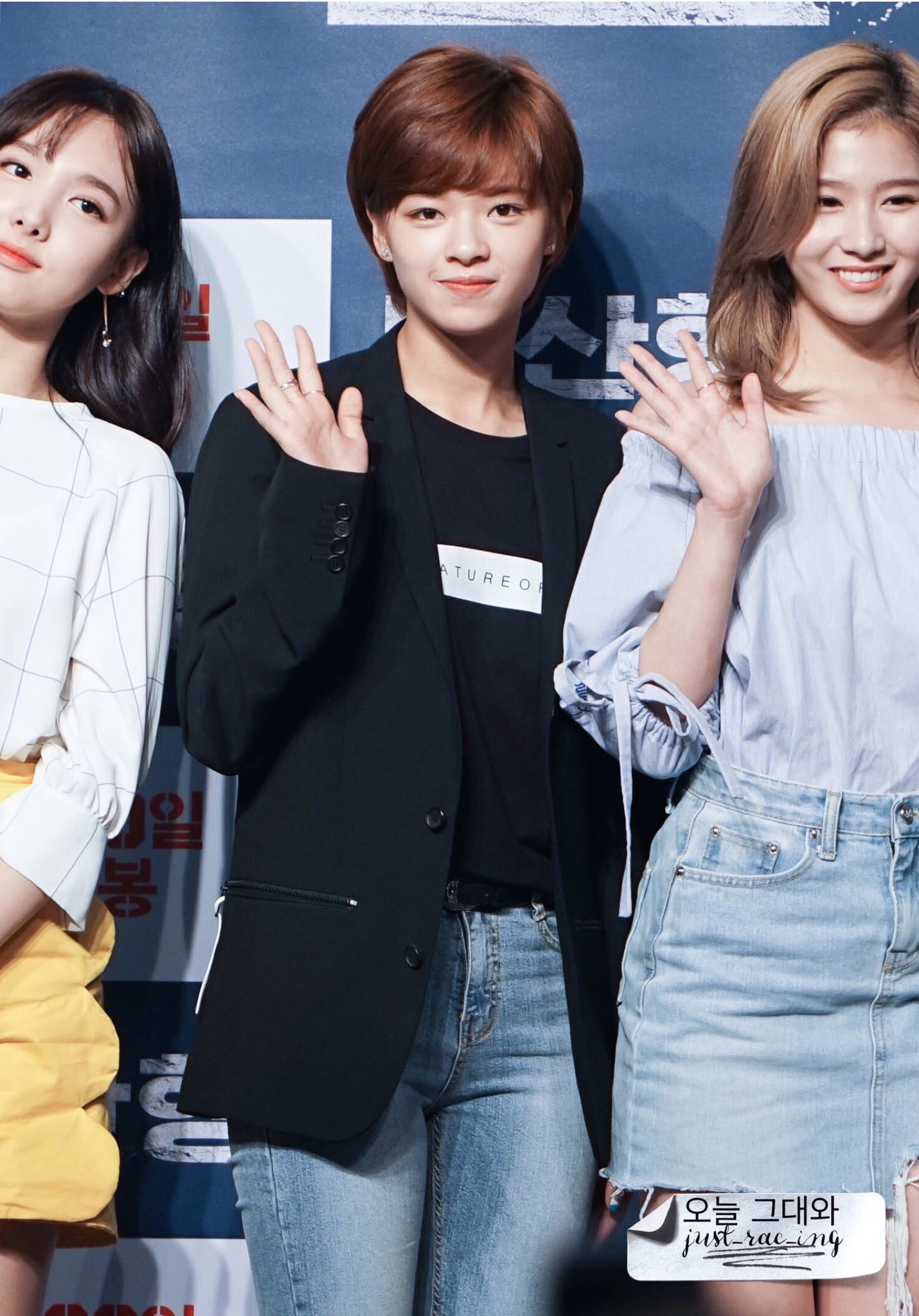 C8TwUddV0AAM-a3.jpg:orig