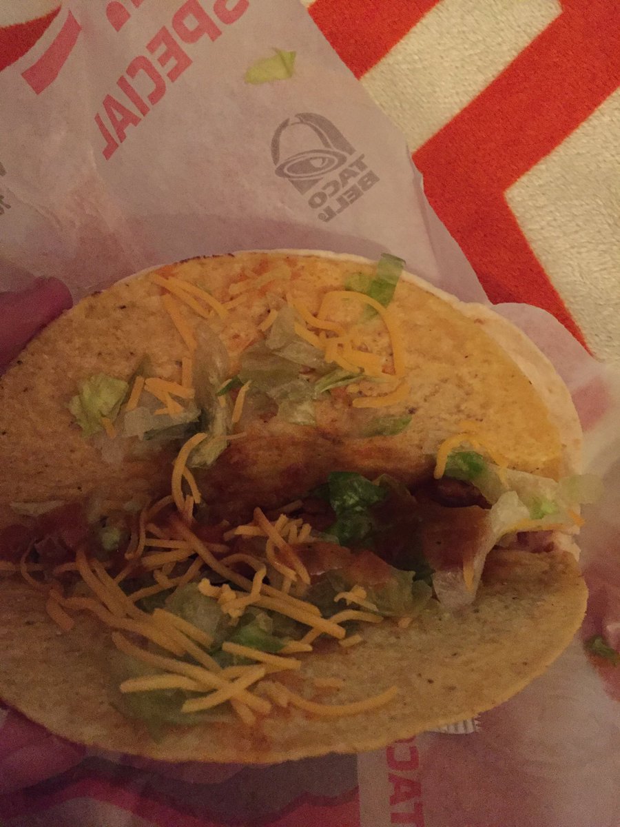 DropDadG0rgeous's tweet photo. Hey @tacobell did y'all forget how to put a taco together? Nothing like lettuce, cheese and hot sauce. https://t.co/9nIM84nHCI