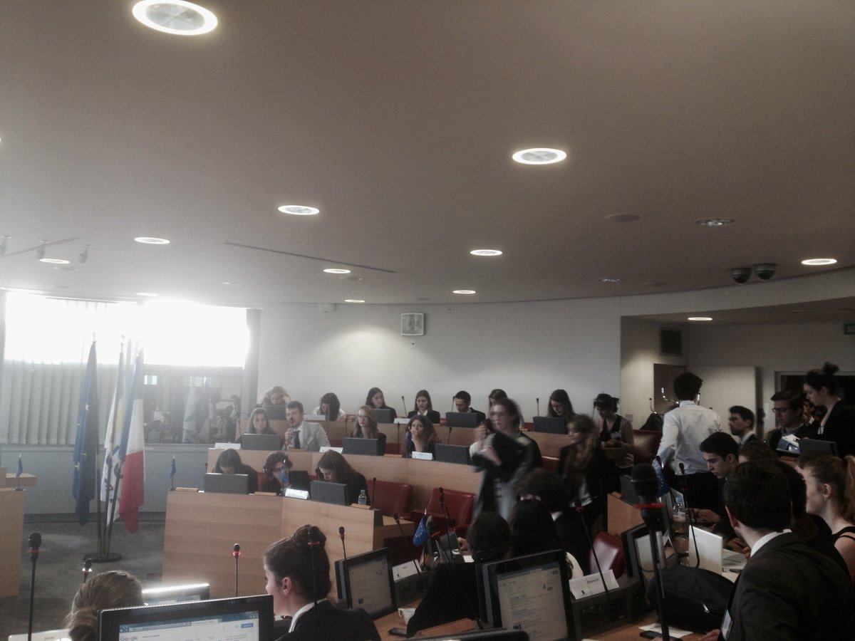 CyberSimuPENE's tweet photo. 9:00 - Lancement des négociations. Prêtes à faire valoir les intérêts néerlandais ! #CyberSimuPE https://t.co/Fjt5XcIWLF