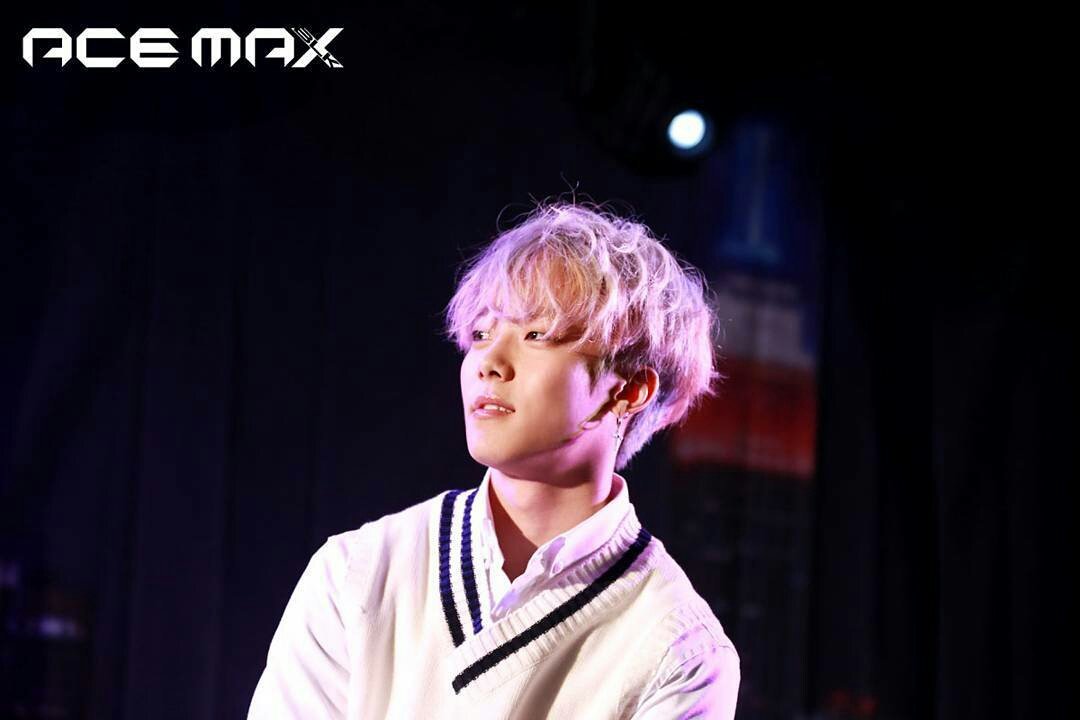 BLK_INTL's tweet photo. [IG] 170324 acemaxblk.official

ACEMAX-BLK 1st Tokyo Concert 
Still cut #JONGIN
.
.
#acemaxblk #jongin #tokyo #1st #コンサート 
#checkmateent https://t.co/lahMeMNOo4