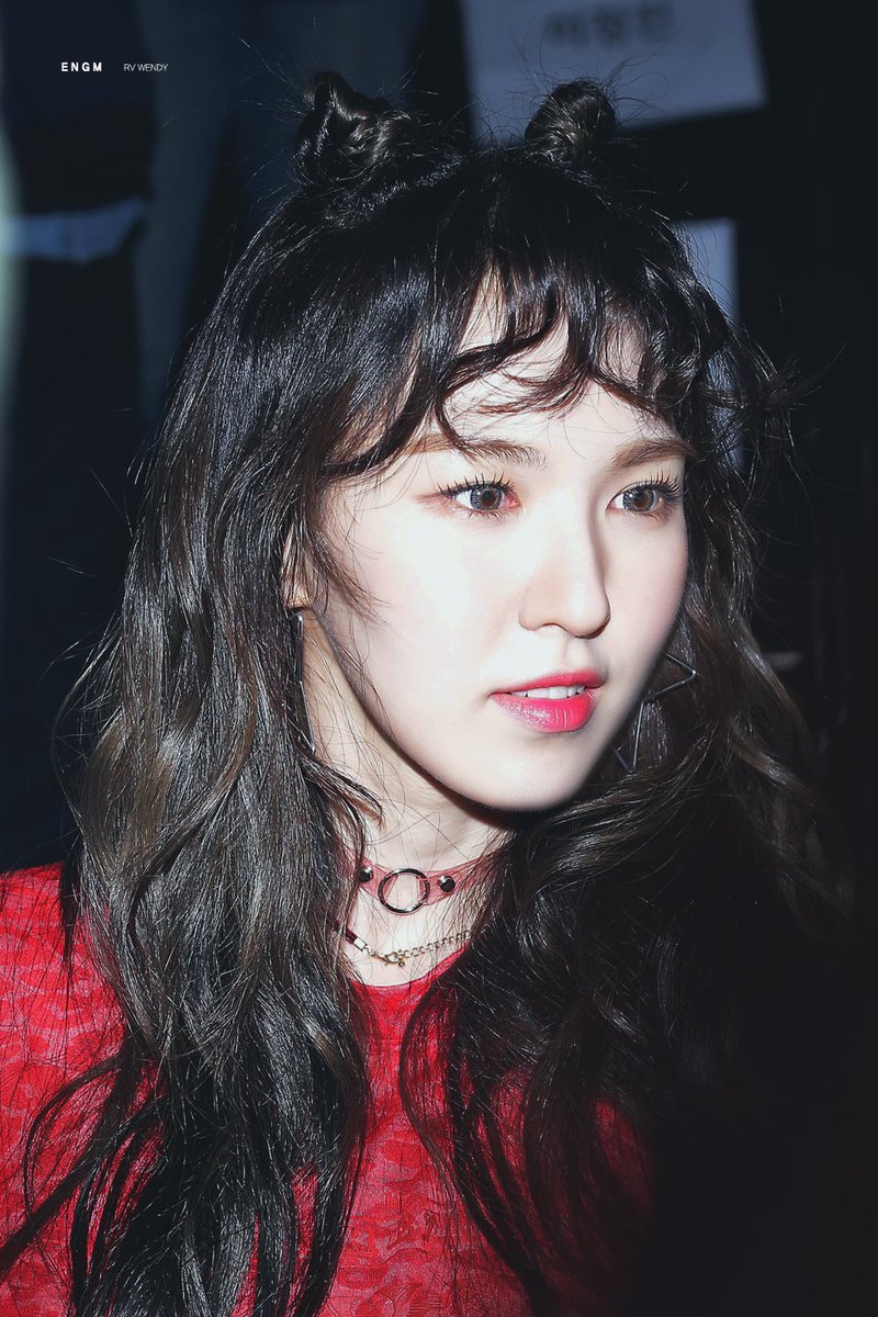 _gotvelvet's tweet photo. 👼 VS 👿

#wendy #RedVelvet 
Cr.ENGM https://t.co/HHSyozGyph