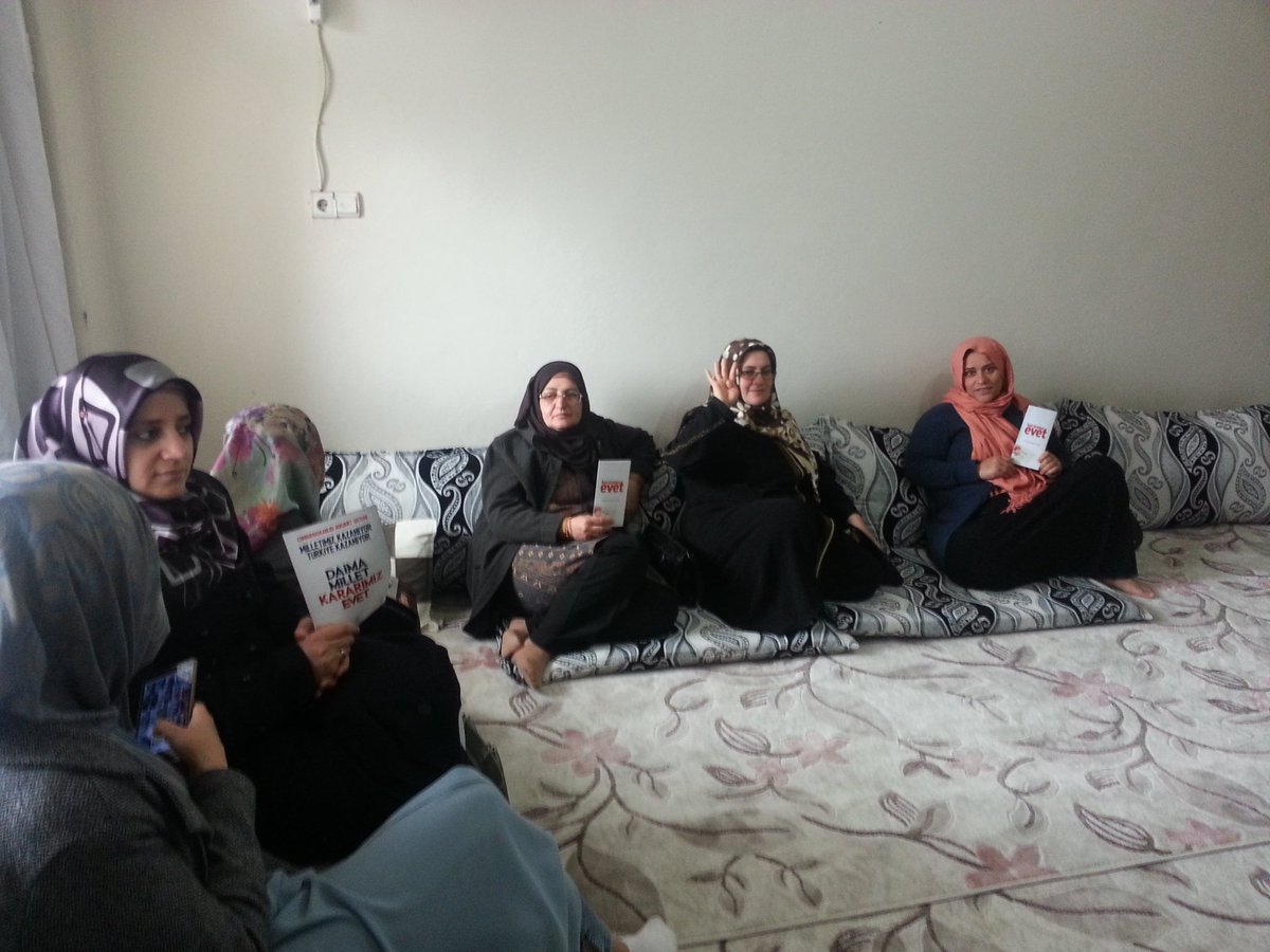 Ipek mah Beyazıt ailesini ziyarette ettik
Destek ve dualar alindi.
Durmak yok yola devam
Referandum için #EVET