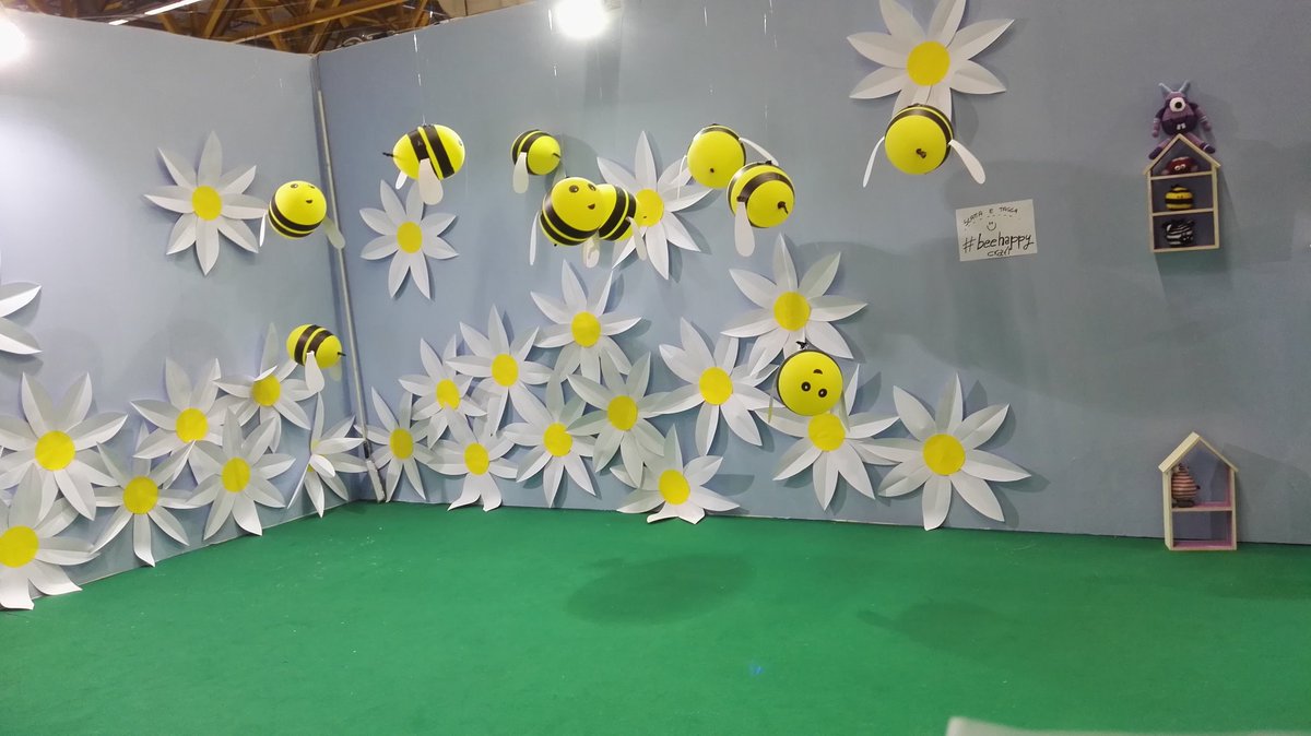 falcorondine's tweet photo. #beehappycraft https://t.co/f8MZQuqYti