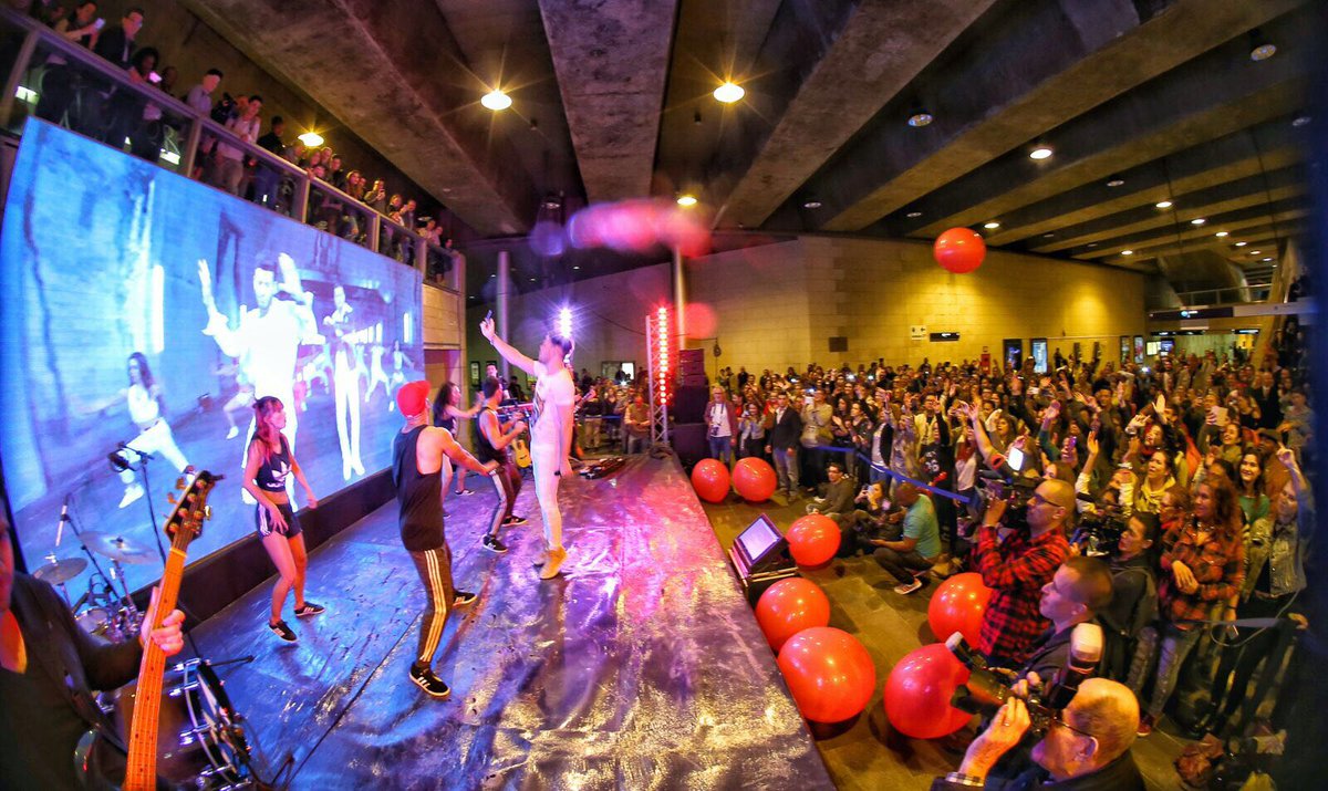 Obrigado a todos que estiveram comigo ontem na estação do Cais do Sodré🚊Foi sem dúvida uma estreia em grande do meu novo vídeo YA YA YA!