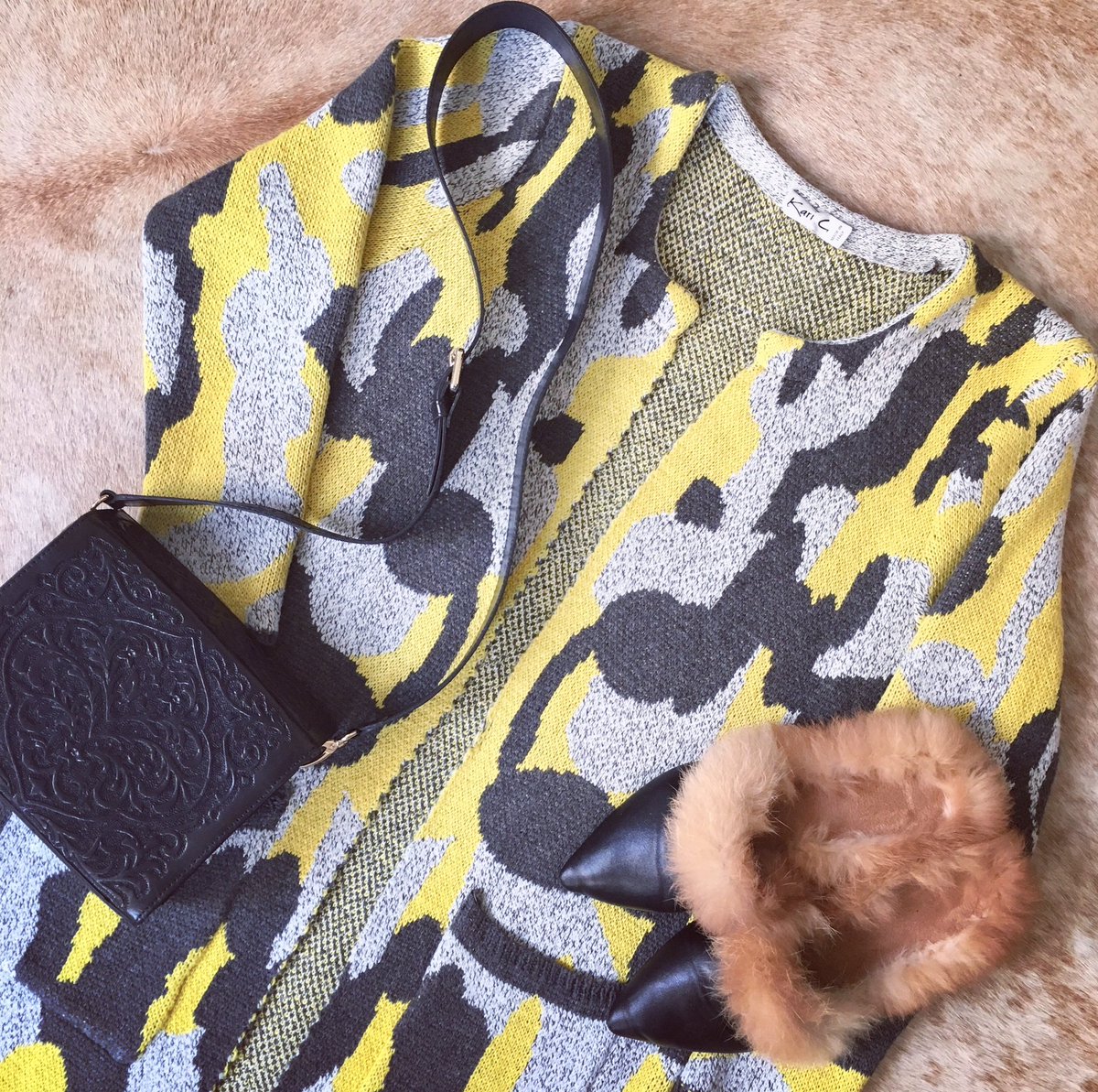 Collective_UK_'s tweet photo. Off-duty #essentials - #camouflage #cardigan paired with @kari_c_ #fuzzy #slippers and @cccbycrowley #shoulderbag #weekend #fur #karicshoes https://t.co/7FX4k551cC