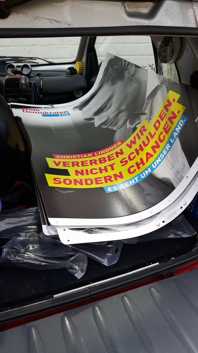 Auch mit einem Smart läßt es sich plakatieren.  <a href="/fdp/">FDP</a>  <a href="/FDP_REK/">FDP Rhein-Erft</a> <a href="/JuLisRheinErft/">JuLis Rhein-Erft</a>