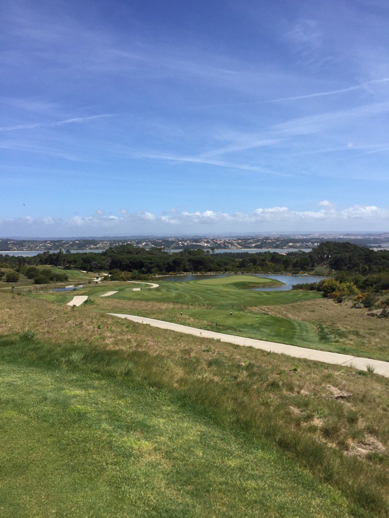 chappa36's tweet image. 221 to a green surrounded by aqua. Good luck everyone #6down #getmeoffthegolfcourse