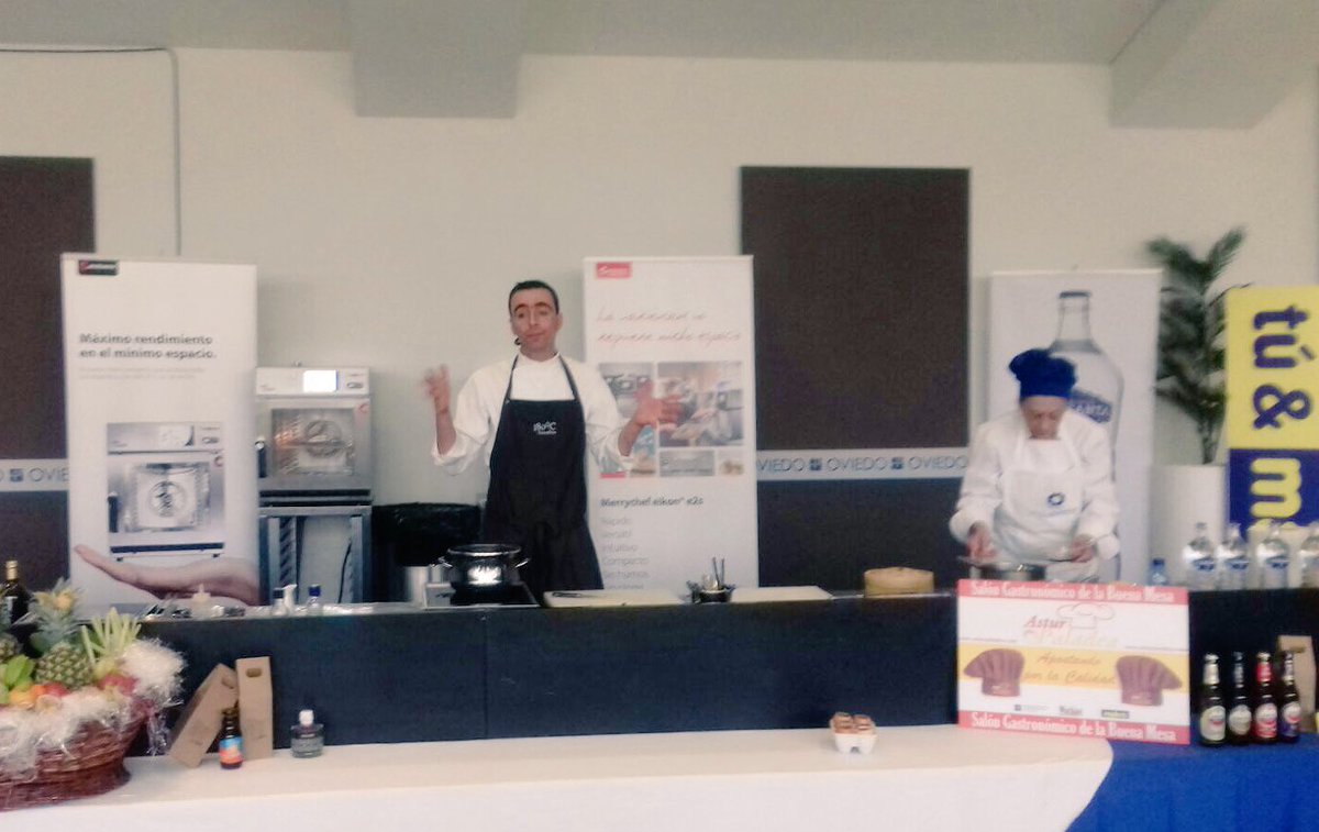 makroESP's tweet photo. Cocina asturiana contemporánea de la mano de @EdgardeMiguel en su showcooking de #Asturpaladea https://t.co/LUftZ2UIiQ