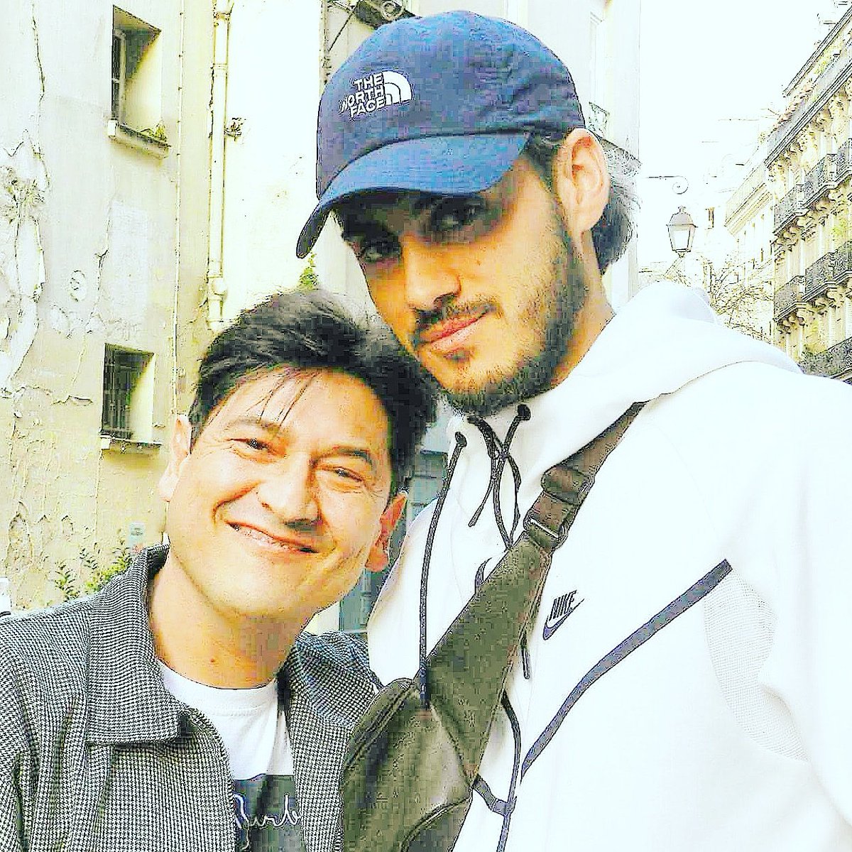 cochardchristop's tweet photo. #DeenBurbigoSurSkyrock #semainedeouf #grandcru #danslesbac #6avril2017 @DeenBurbigo au @bataclan_ 💥💥💥 https://t.co/MA2VIDunpl