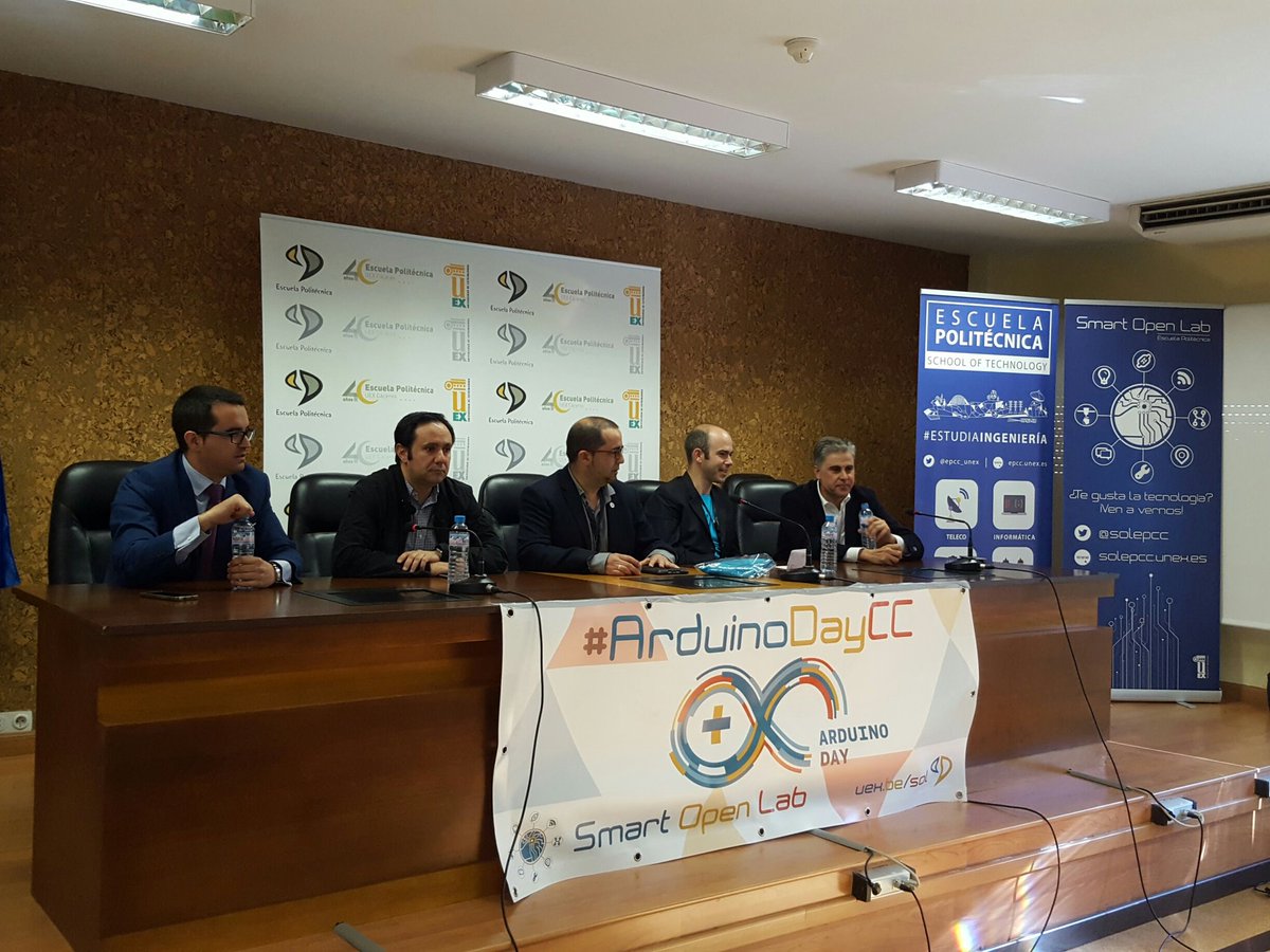 vrlabx's tweet image. #arduinoday en la @EPCC_Unex con @pablogarguez @infouex @SolEpcc @AGordiGuerrero
