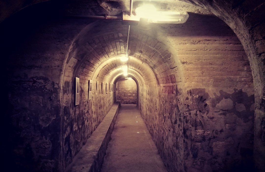 ClaritasTurismo's tweet photo. Se cumplen 80 años del Bombardeo de #Jaén. Os dejamos el post de @javier_hdez sobre la historia del Refugio Antiaéreo. Visítalo con nosotros https://t.co/xoLDgIZNtX