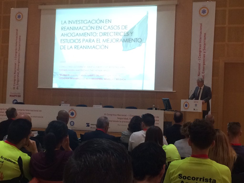 nomasahogados's tweet photo. Dr. Joost Bierens dando las claves para mejorar la reanimación en casos de #ahogamiento. #SESC2017 #socorrismo https://t.co/yVflnuM15P