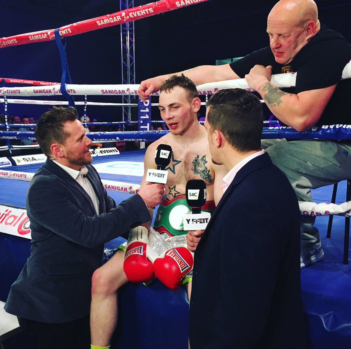 YFfeitS4C's tweet image. Tony Dixon v Dale Evans: Bydd hon dal yn ffeit a hanner am y teitl rhyw ddydd / This would still be one hell of a fight some day! 🥊 #YFfeit