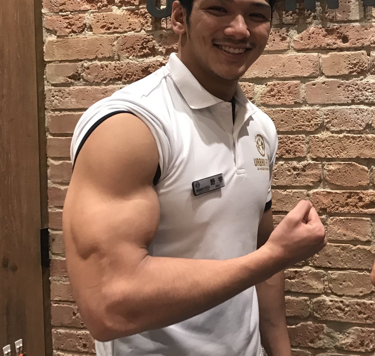 公式 Urban Fit24 V Twitter アーバンスタッフで一番腕が太いラグビー プロップの野宇です 明るく丁寧な接客には定評があります マンツーマンでのトレーニングのサポートも行なっています 一度一緒に二頭筋のトレーニングはいかがですか