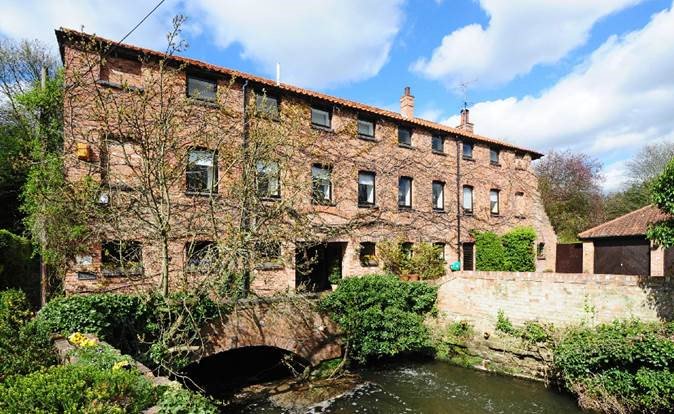 FHPLiving's tweet photo. *New to market* Stunning Water Mill set in 1 acre grounds in the delightful hamlet of Gonalston. Call 0115 8411155 for more info #FHPLiving https://t.co/nJ7wMf2tVg