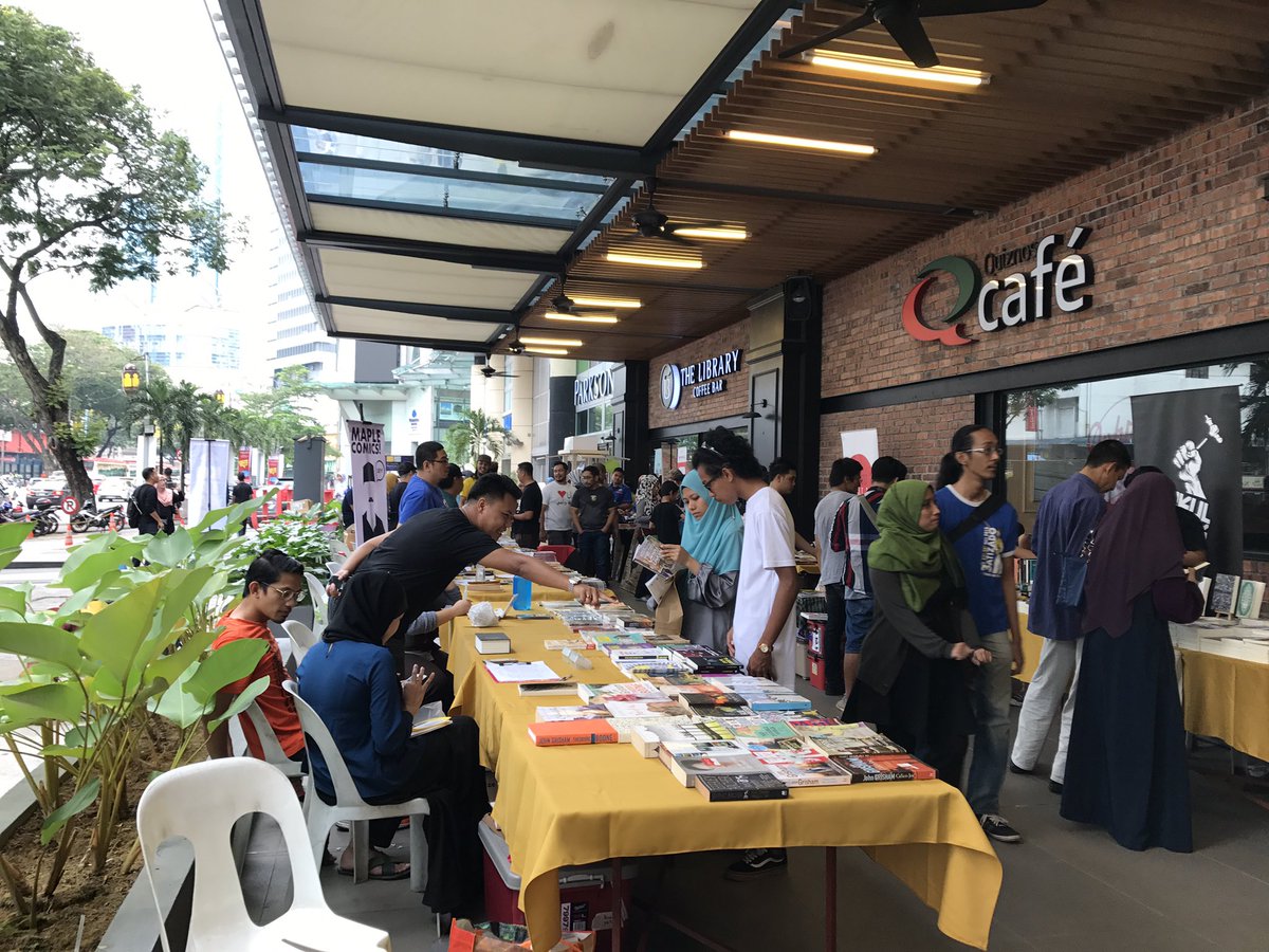 AlifKhandi's tweet photo. .@BukuFixi @sindiketsoljah @LejenPress @DuBookPress @selutpress @_MerpatiJingga_ @putehpress @terfaktab @ThukulCetak @TwtUpCampus #KotaKata https://t.co/6hf4nmsLGn