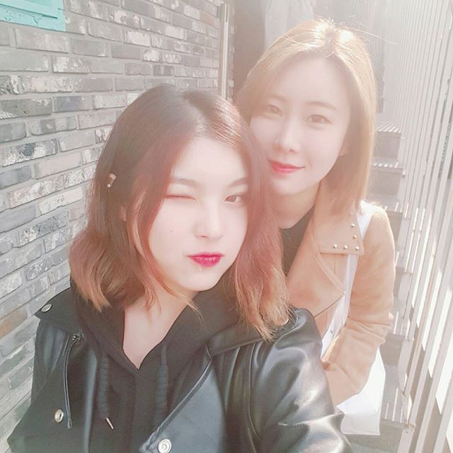Renee2890's tweet photo. Yoohyun Instagram Update with Hady [Ma hayeon] from Ye-A 3.30.17 https://t.co/SKULMN6JaU