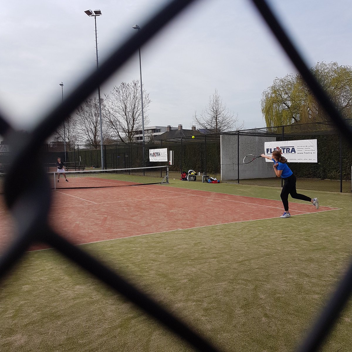 TennisTotaalOpe's tweet photo. Het finale weekend is begonnen. Kom gezellig langs voor mooie wedstrijden en broodje hamburger voor lunch! #flextraopen #hoogeveen #tennis https://t.co/xABNAzNBmV