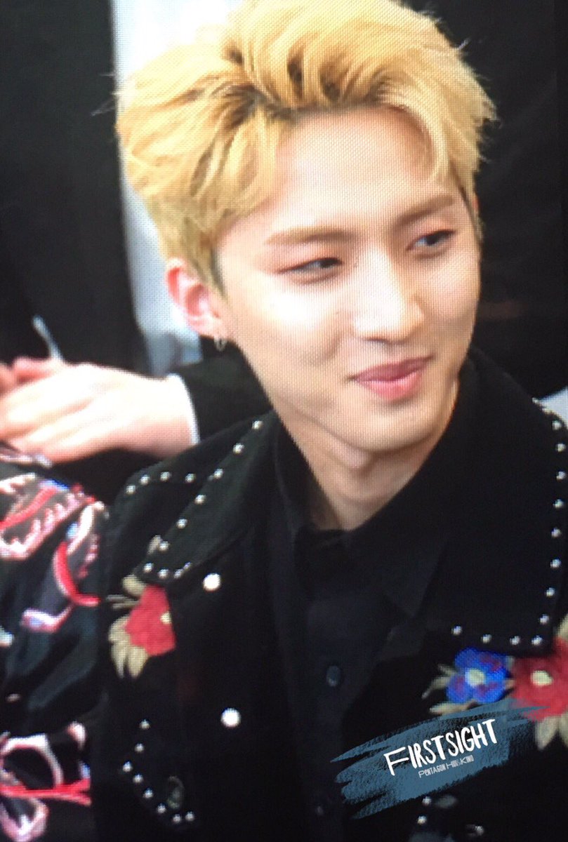 firstsight9398's tweet photo. 170401 태국 쇼케이스 기자회견 🤗 #후이 #hui https://t.co/DXkTqtpN9b