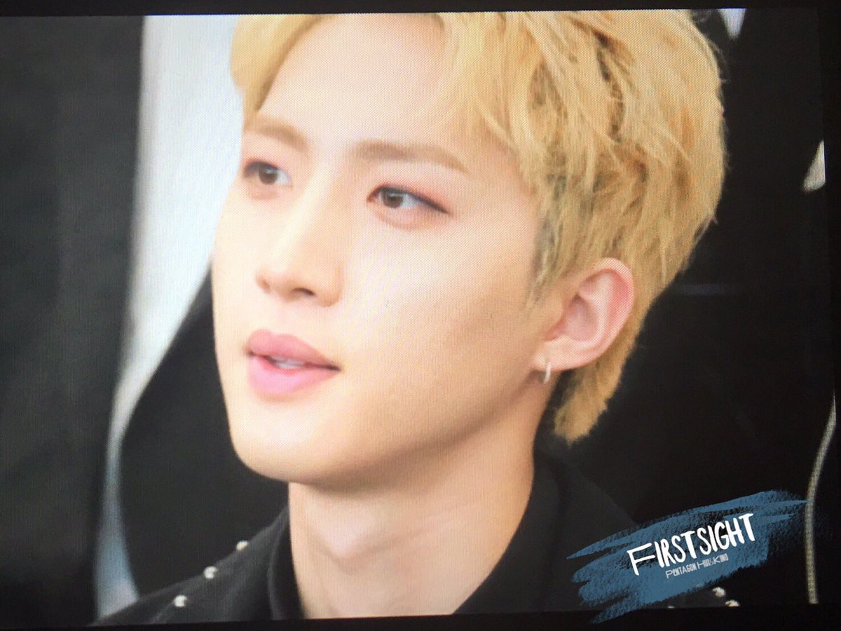 firstsight9398's tweet photo. 170401 태국 쇼케이스 기자회견 🤗 #후이 #hui https://t.co/DXkTqtpN9b
