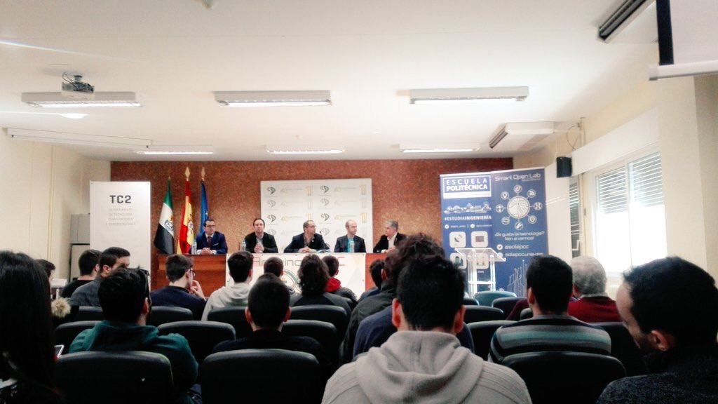 CesarJRamos's tweet image. Un placer empezar la mañana de sábado con la inauguración del Arduino Day 2017 gracias por la invitación a @SolEpcc