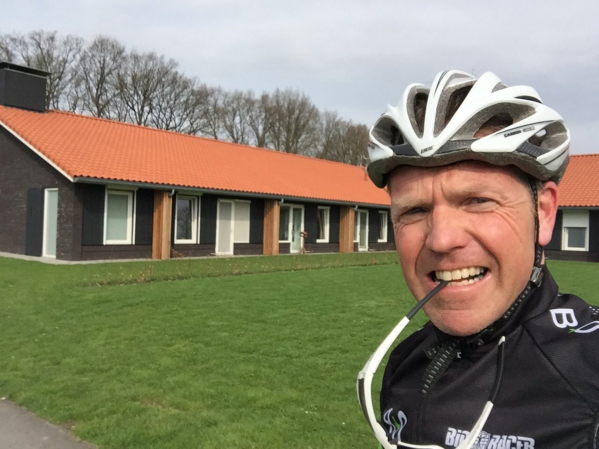 AlexanderWenker's tweet photo. Selfie op een zonnig @Diepstroeten :-) Op weg naar NewYork - deel II, maar dan zonder fiets... @bureaubeno @VanWijnenGroep @RIZOEM https://t.co/Hwu1najy8h