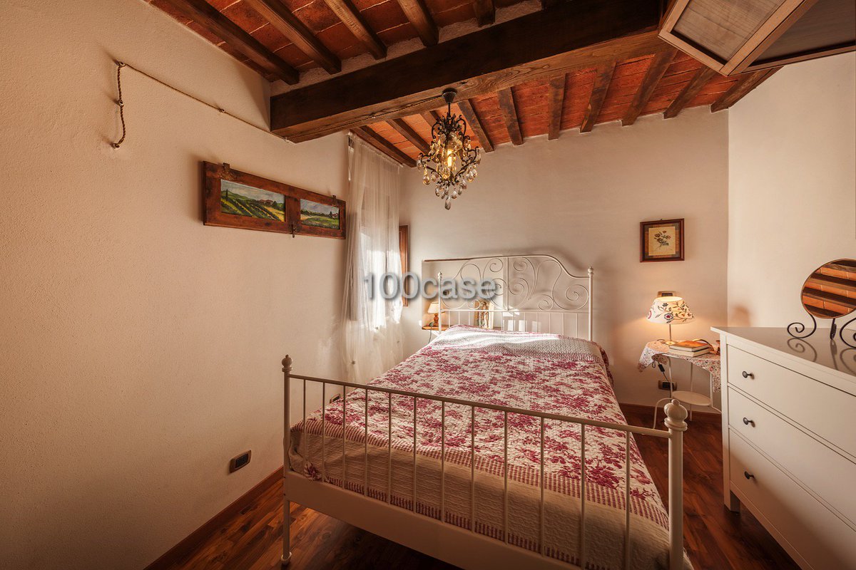 100_case's tweet image. #vacanze @intoscana #abbadiasansalvatore #terra-tetto nel centro storico #CaseinAffitto