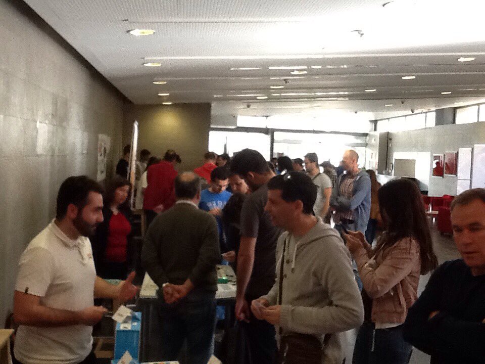 KiwiBot_es's tweet image. #ArduinoD17 Primeros contactos... #arduinodsevilla