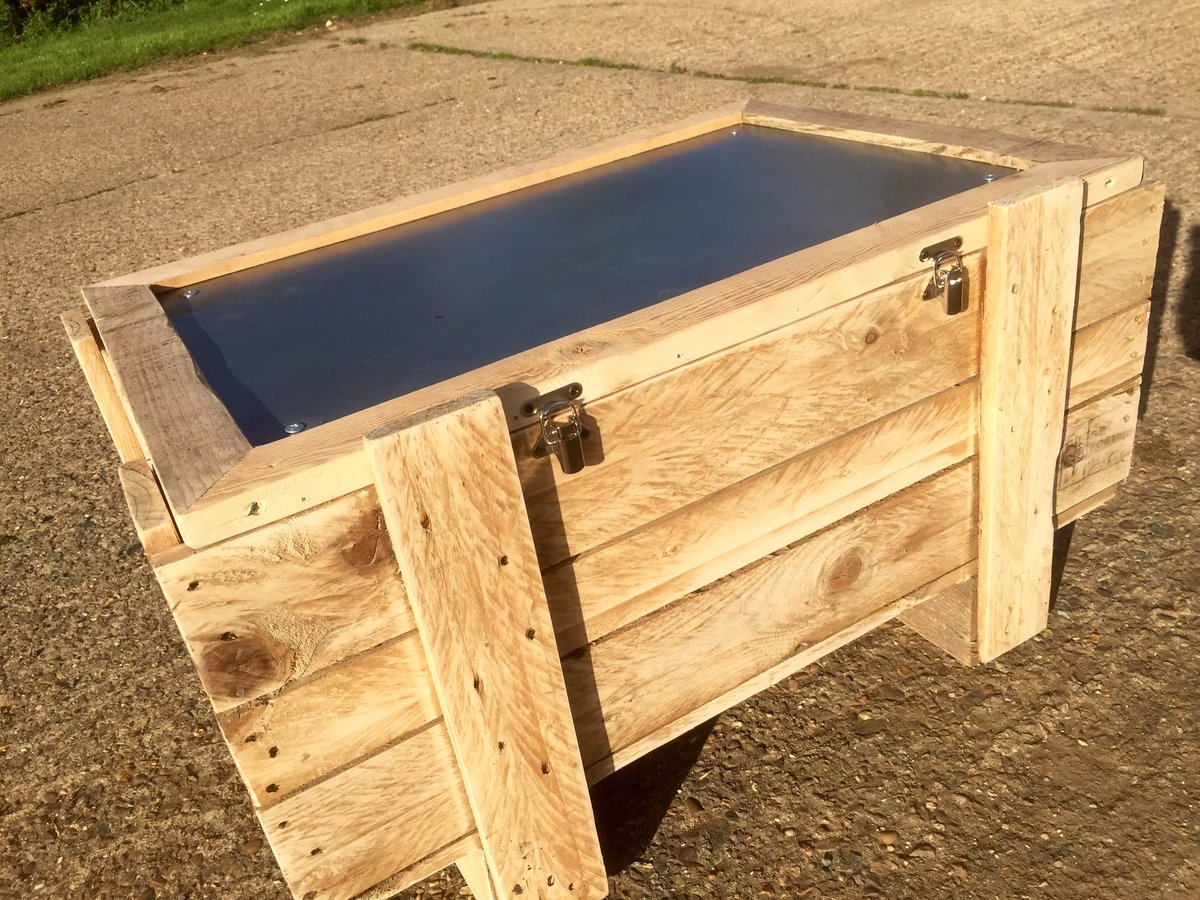 GethynTree's tweet image. New stock for sale, all one-offs, when it&apos;s gone it&apos;s gone!
Elm chopper £240
Cabinet £70
Crate coffee table £50
#handmade  #interiordesign