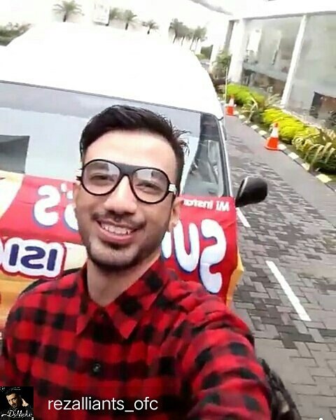 Gantengg banget sihhh .... REZZAKA GOYANG SUKABUMI