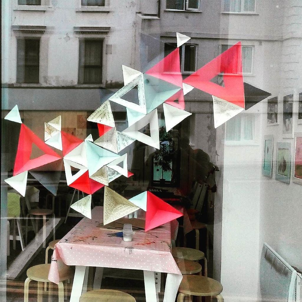 Pyramid workshop experiment today in @creativequarterfolkestone. Come and play. #paperart #communityart #folkeston… ift.tt/2mY9yA2