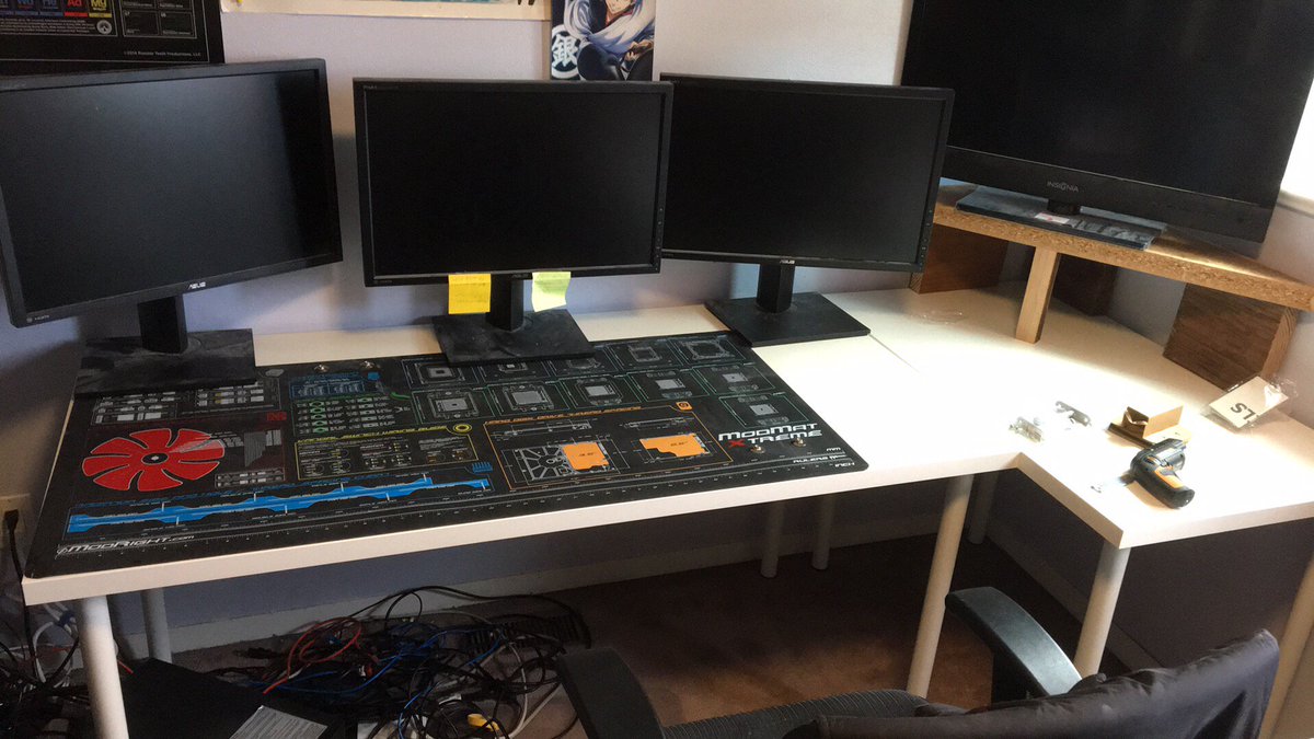 shawnzylla's tweet photo. hey @DavidDiFranco i got my first @ikea desk(s) a few days ago, i fell in love instantly. #linnmon https://t.co/4ZvqjxUfov