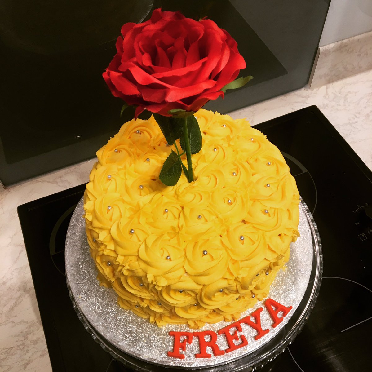 CakeByDominique's tweet photo. Beauty and the beast themed cake #Warrington #cakestoorder #stocktonheath https://t.co/e01dvdWaLg