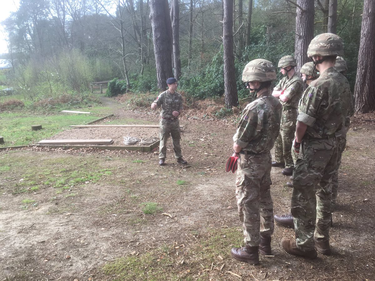 3RSMERegt's tweet photo. OCdts of the @BritishArmy leading by example on their leaderless command task stand
#encouragethinking
#thisisbelonging
@Proud_Sappers https://t.co/TFTI9R0SG2