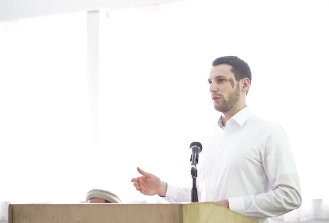 AhmadiyyaJugend's tweet photo. Das heutige Seminar startet mit dem Vortrag zum Thema "Networking &amp; Kontaktplege in der Politik" durch einen Wahlkreis-Büroleiter eines MdB. https://t.co/2GosebjaUC