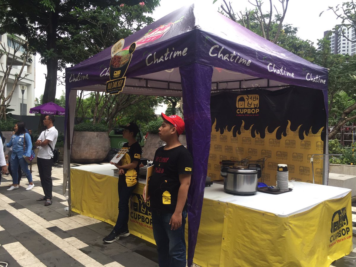 DreamersRadioID's tweet photo. Yuk buat kamu yg lapar &amp; haus langsung aja yuk ke truck @ChatimeIndo &amp; booth CUPBOB yang ada di samping kanan panggung ^^ #ChatimeDf2017 https://t.co/jUAPkSOYQo