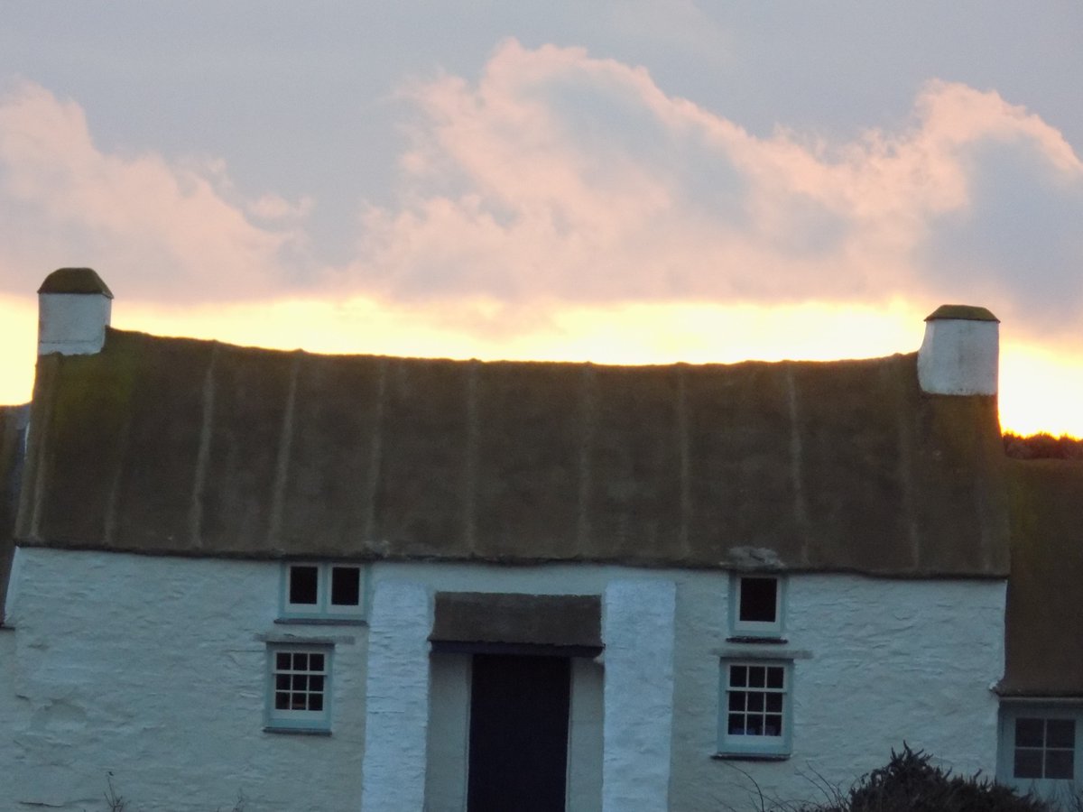 this amazing cottage looks like it s on fire #pembrokeshirecottage #pembrokeshire #porthclais #sunlighting