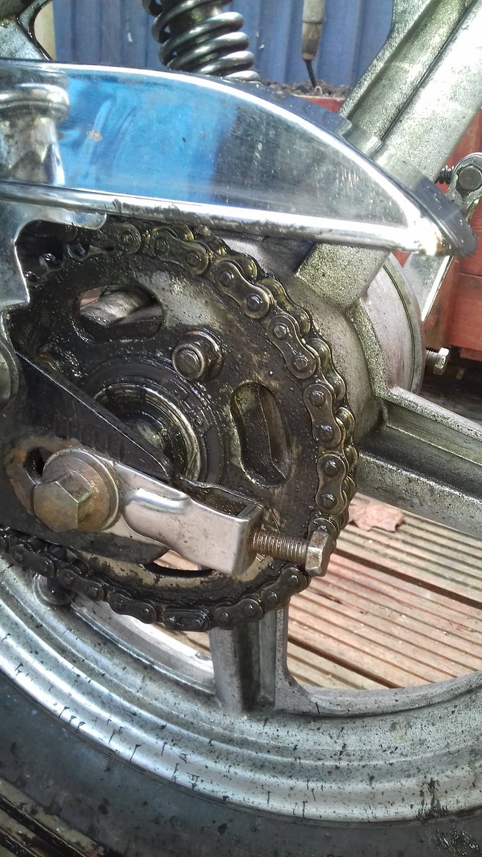 arronefrancis's tweet photo. @muc_off I have to say brilliant stuff. Here's a before and after shot https://t.co/Qt4yJpefq6
