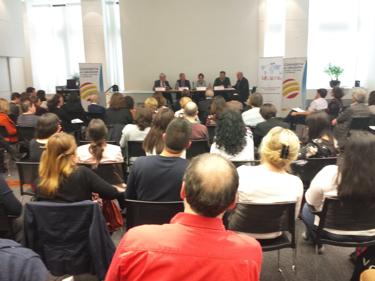 VIICIEFE's tweet photo. Violeta Demonte, Dirk van Wassenaer, David Luengo, Peter Slagter y Manuel Bordoy en la mesa redonda del VI #CIEFE. https://t.co/Uf79V2Tq8R