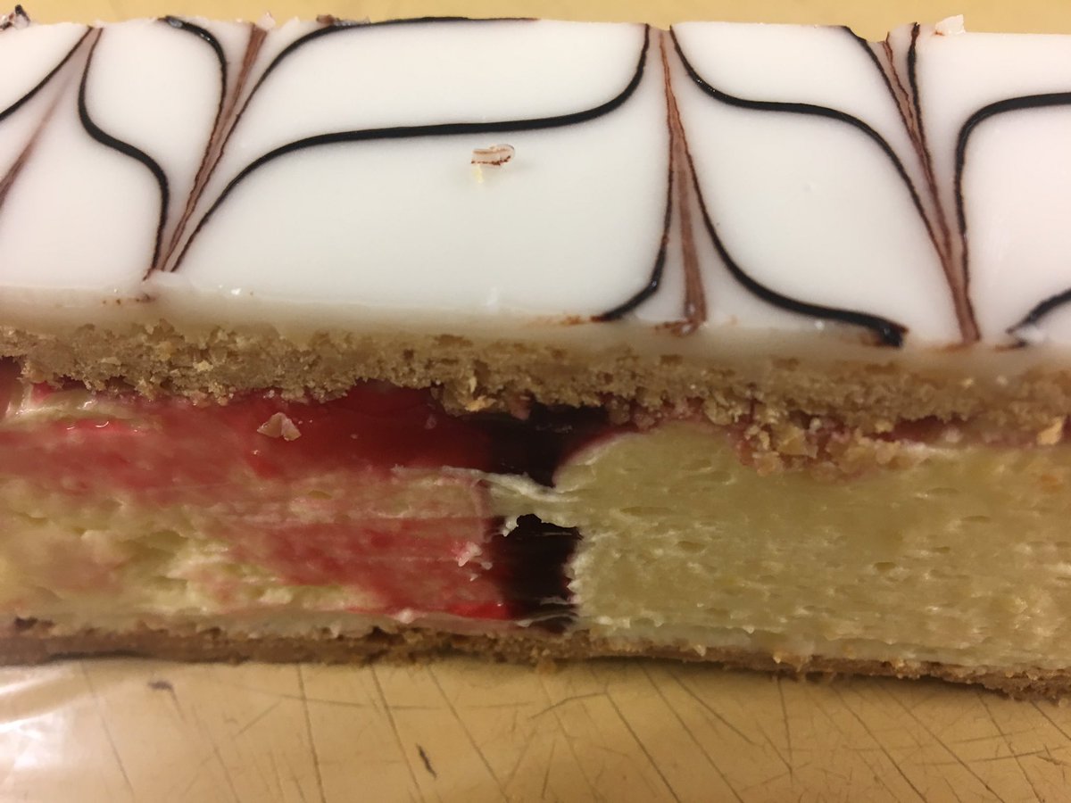 GrantsBakery's tweet image. Fresh cream continental slices.#delightful . @#corbridge #northumberland. @helensarmstrong @hallgatehex @Finale_Shoes @retriques #yummy