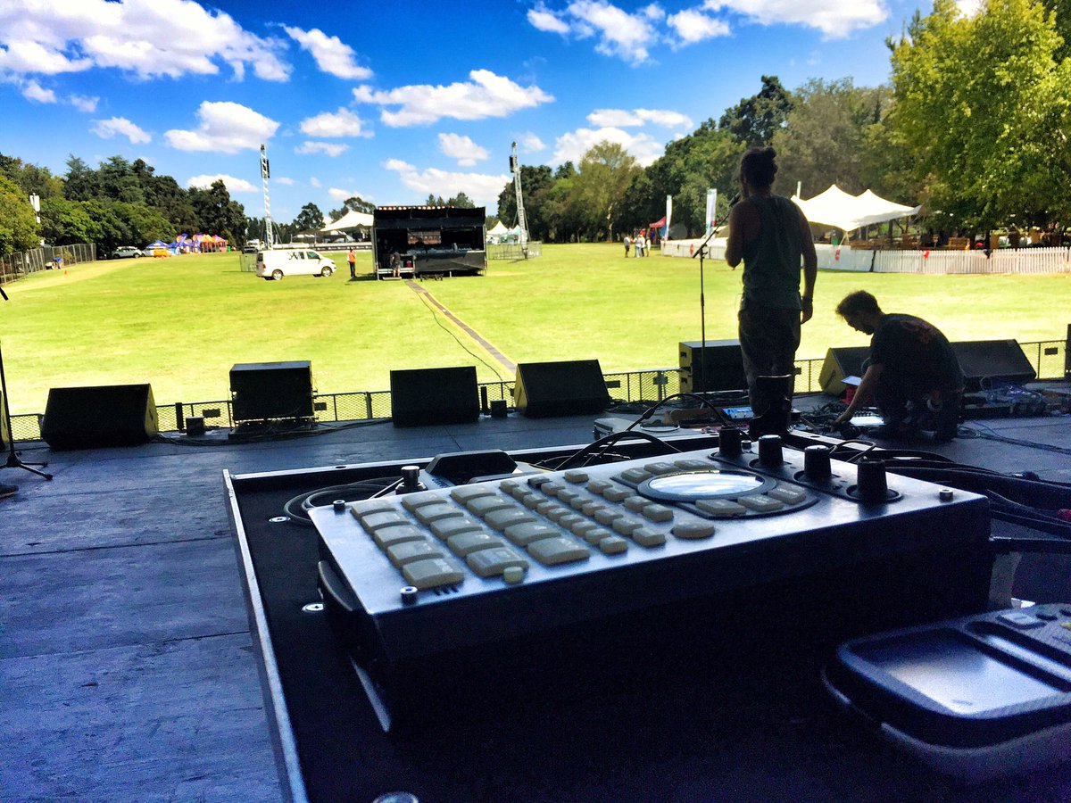 MrSakitumi's tweet photo. Harro Jozi π wasabi? the #LoopsSquad has landed for soundcheck #JoburgDay 2moro #loopstour #mrsakitumionthemove https://t.co/vIDN7bFVzR